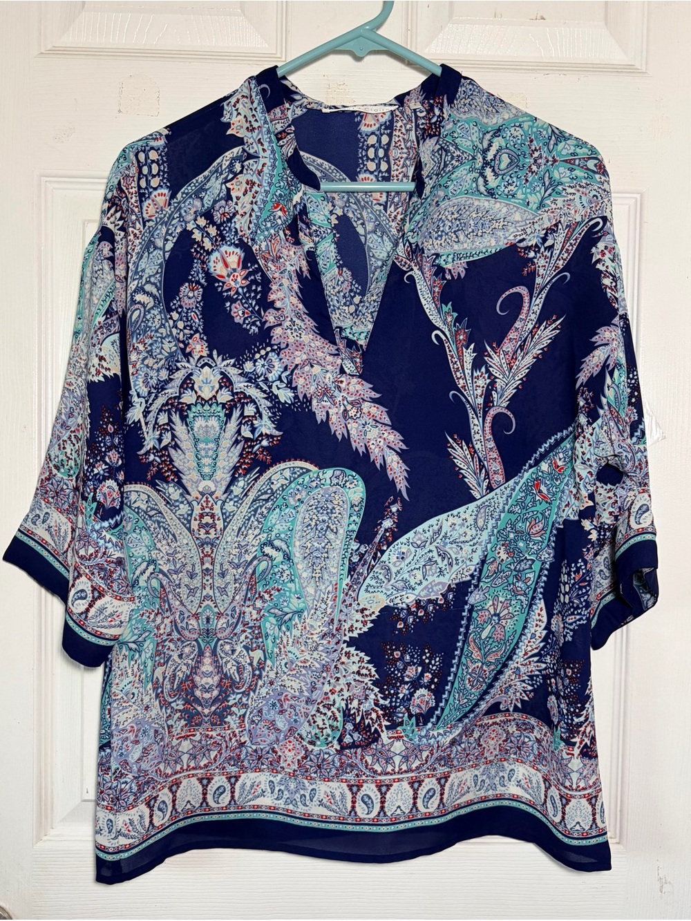 Violet + Claire Women’s Navy Paisley V Neck 3/4 Sleeves Shirt - Navy & Teal Sz S